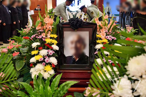在八宝山殡仪馆为著名食品科学家举行丧葬告别仪式